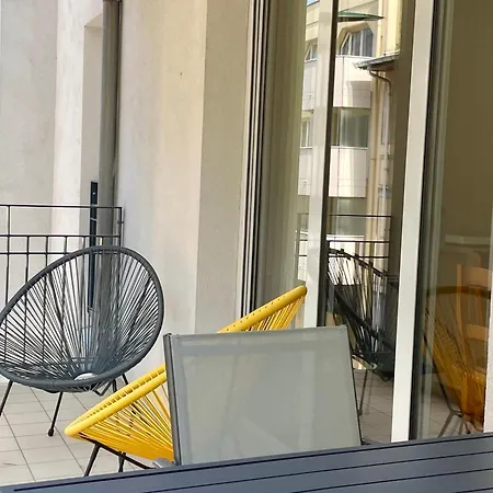 Apartment Moderne T2 Avec Balcon, Ascenseur Et Garage - Fr-1-555-110 *