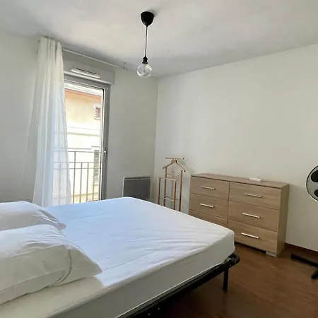 Moderne T2 Avec Balcon, Ascenseur Et Garage