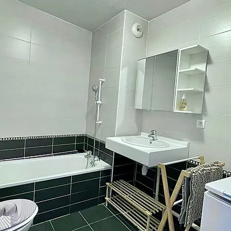 Appartement Moderne T2 Avec Balcon, Ascenseur Et Garage *