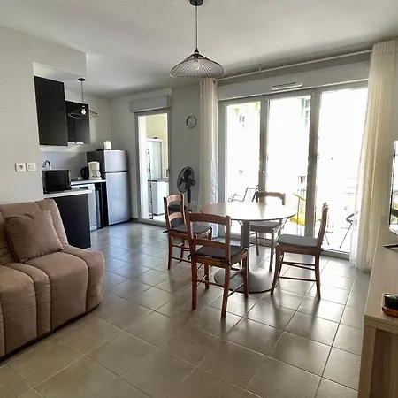 Moderne T2 Avec Balcon, Ascenseur Et Garage Appartement *